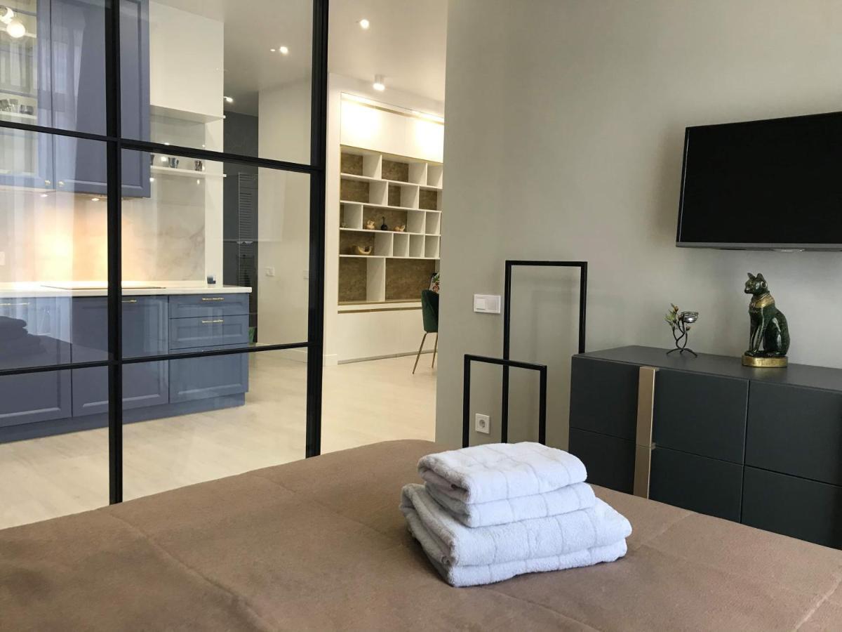 *Luxury Apartment In The City Center* Kijev Kültér fotó